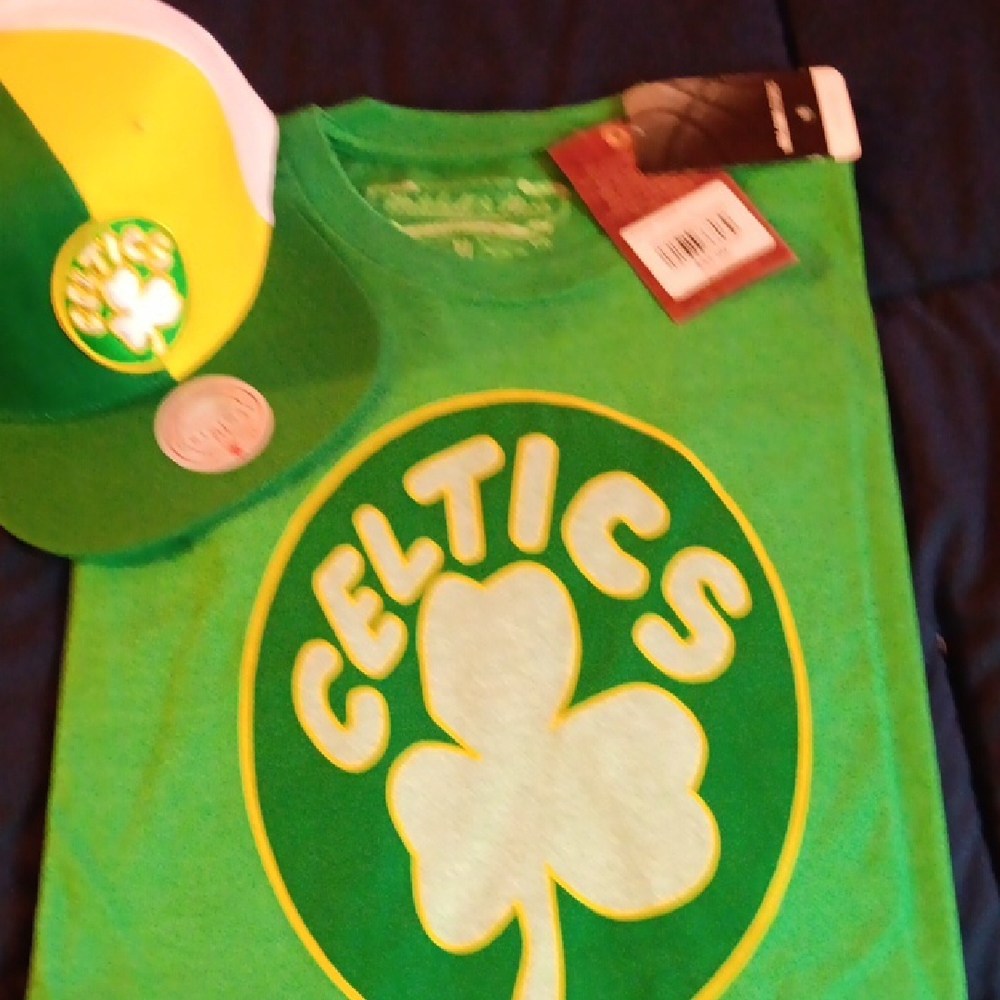 Celtics Mitchell &Ness Green T-Shirt And Matching Snapback Cap For Fans